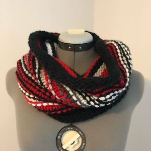 Madden Girl chunky knit circle tube cowl scarf